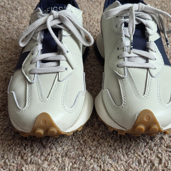 New Balance Figs - Picture 2 of 13